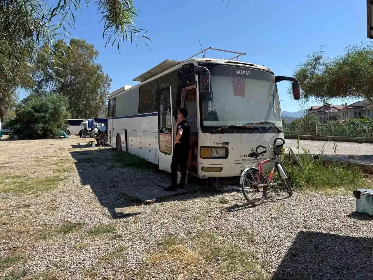 Fethiye'de Park Halindeki Otobüste Bir Şoförün Cesedi Bulundu