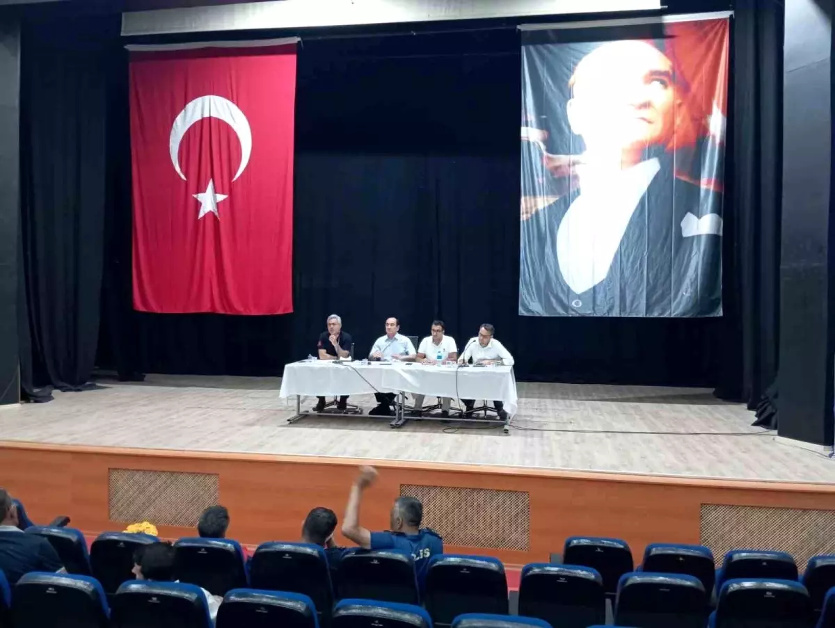Gönen'de Muhtarlar Toplantısı: Tarım Sayımı ve Sulama Önlemleri Ele Alındı
