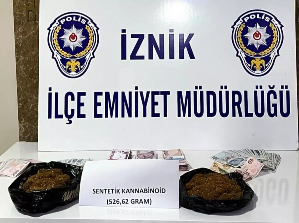 İznik'te Uyuşturucu Operasyonu: 43 Bin Lira ve Ruhsatsız Tabanca Ele Geçirildi