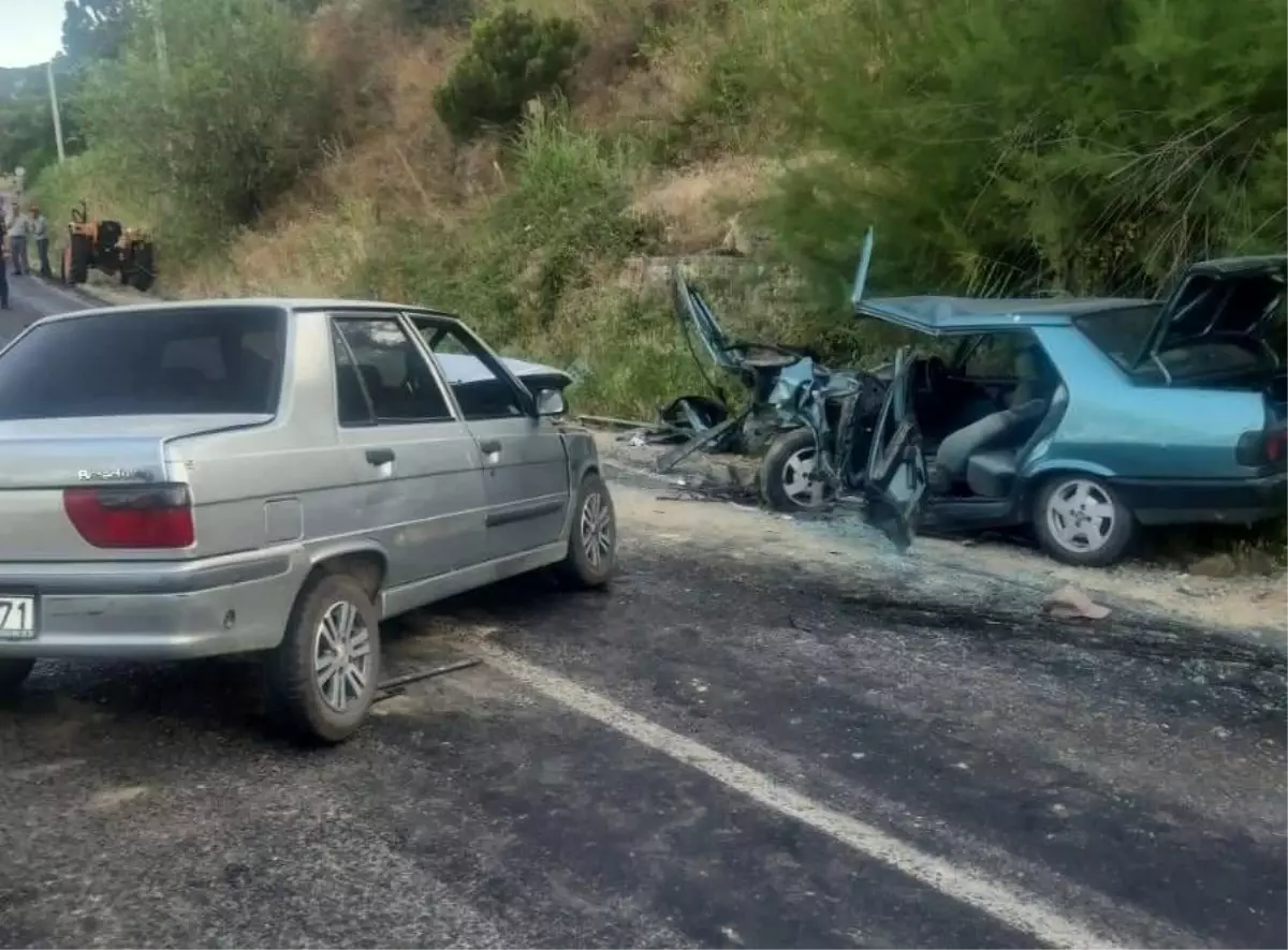 Aydın'da Kafa Kafaya Çarpışma: 3 Yaralı