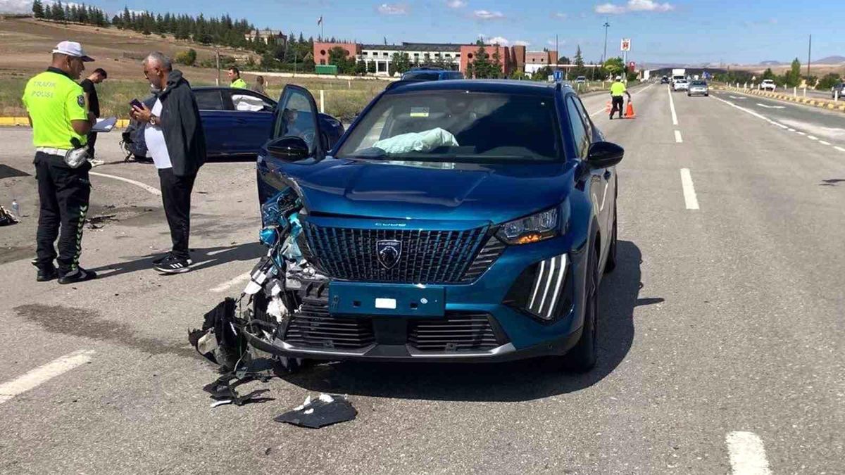 Kırıkkale'de Trafik Kazası: İki Yaralı