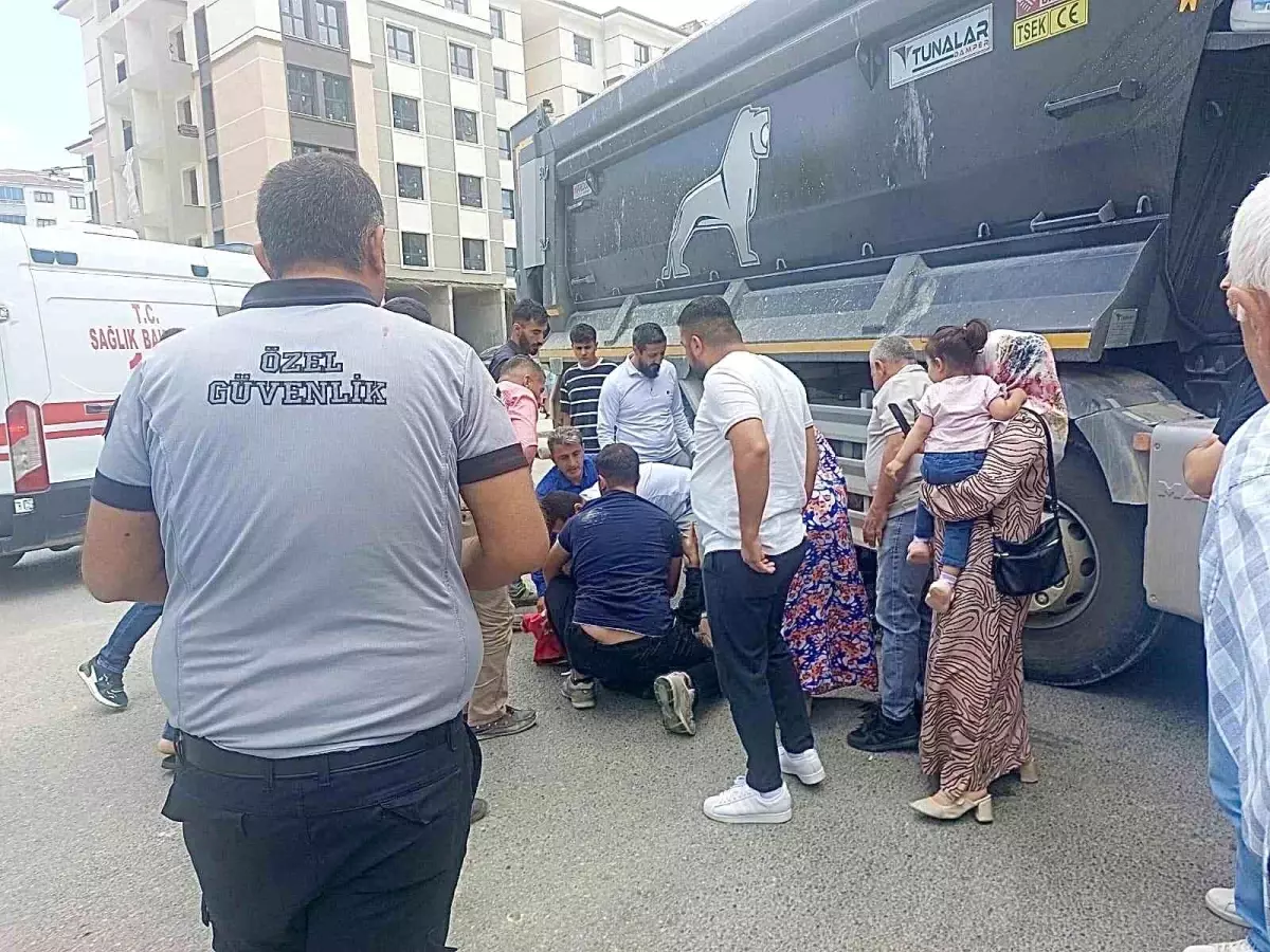 Malatya'da Motosiklet-Kamyon Çarpışması: Sürücü Yaralandı