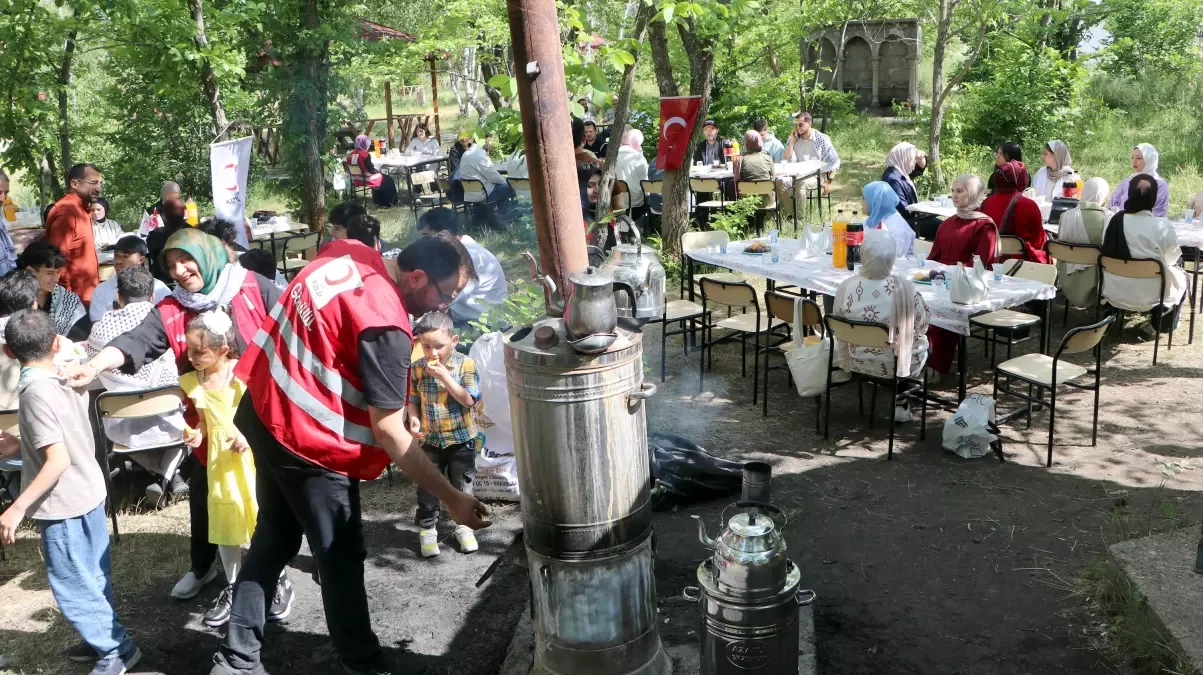 Gazzeli Öğrenciler Erzurum'da Moral Pikniğinde Buluştu