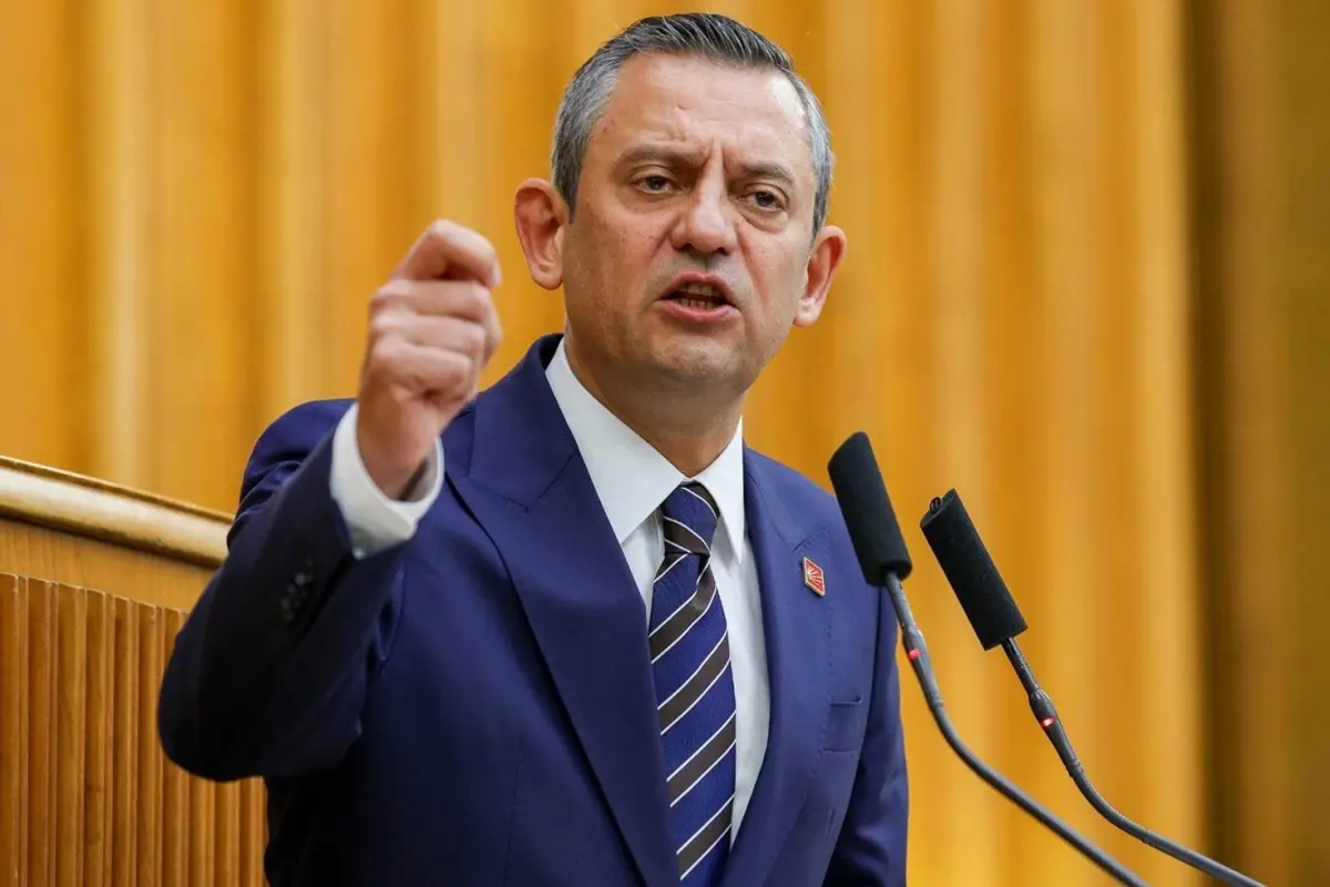 Özel'den CHP kurultay davasının ertelenmesine ilk tepki