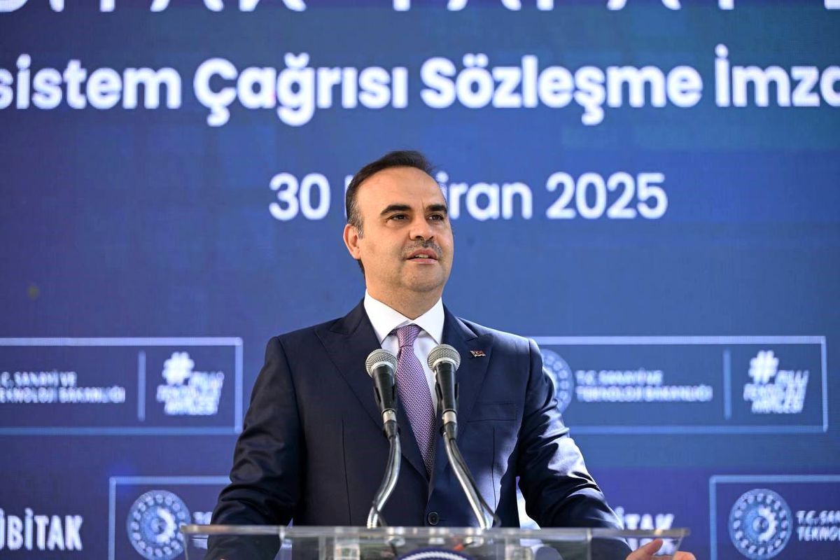 Sanayi ve Teknoloji Bakanı Kacır: 'Yapay zeka teknolojilerinin üretim süreçlerinde kullanımını yaygınlaştıracağız'