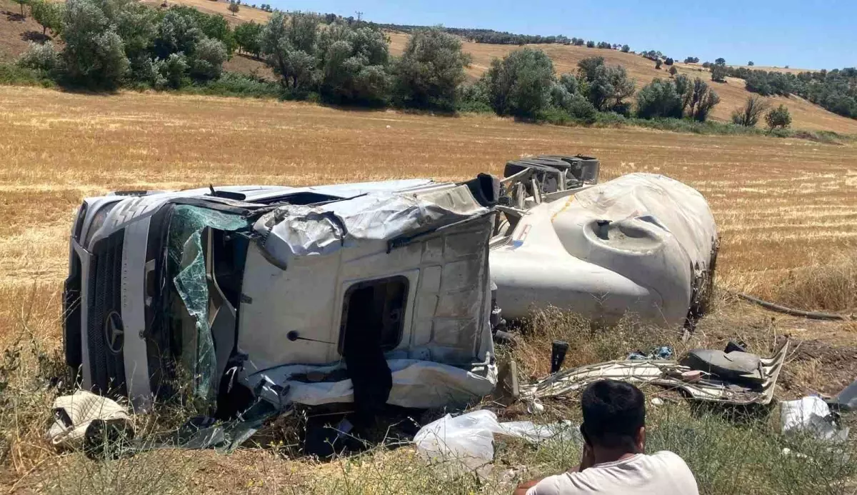 Gölbaşı'nda Tır Şarampole Yuvarlandı: Sürücü Yaralı