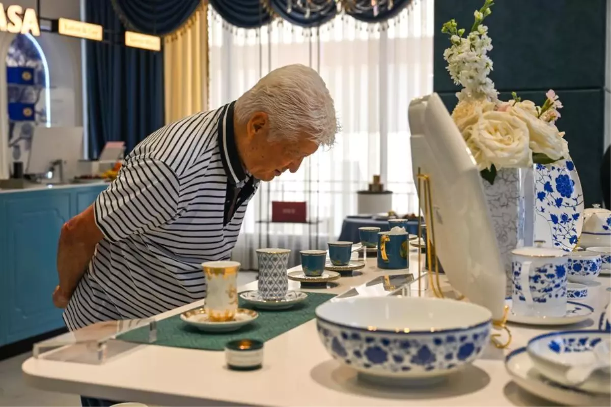 Seramik Ustası Adil Can Güven, İznik'in Geleneğini Yeniden Canlandırıyor