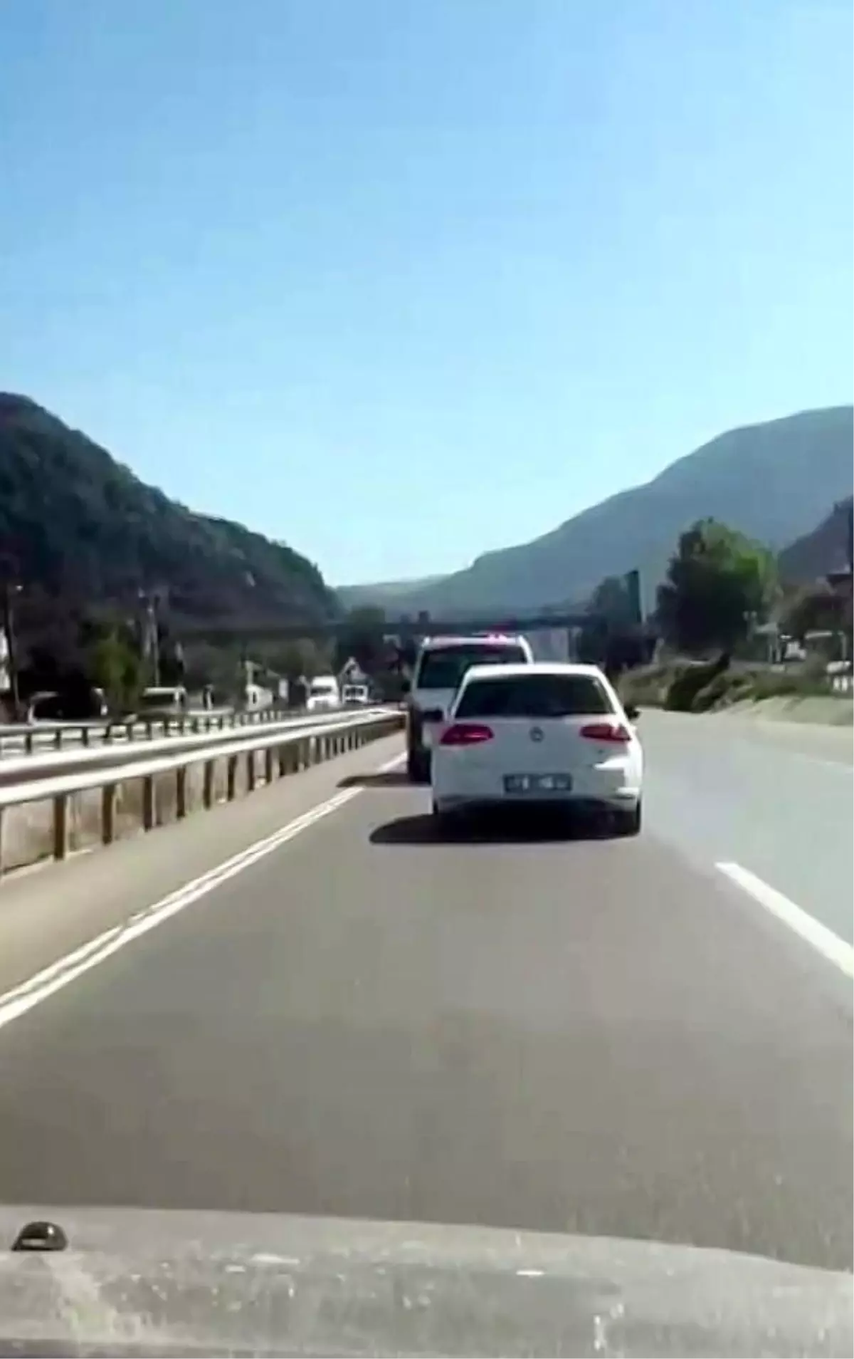 Yangına Müdahale Eden Ekip, Yolda Sürücü Engeline Takıldı