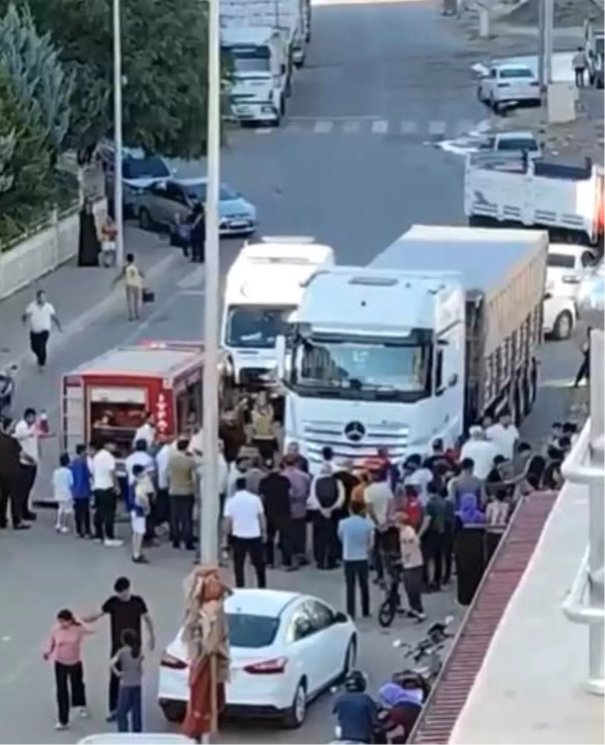 Şanlıurfa'da Tırın Çarpması Sonucu Yaşlı Kadın Ağır Yaralandı