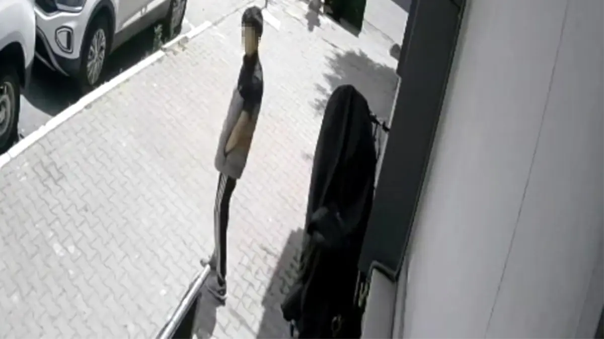 Sultangazi'de Elektrikli Bisiklet Hırsızlığı Kamerada