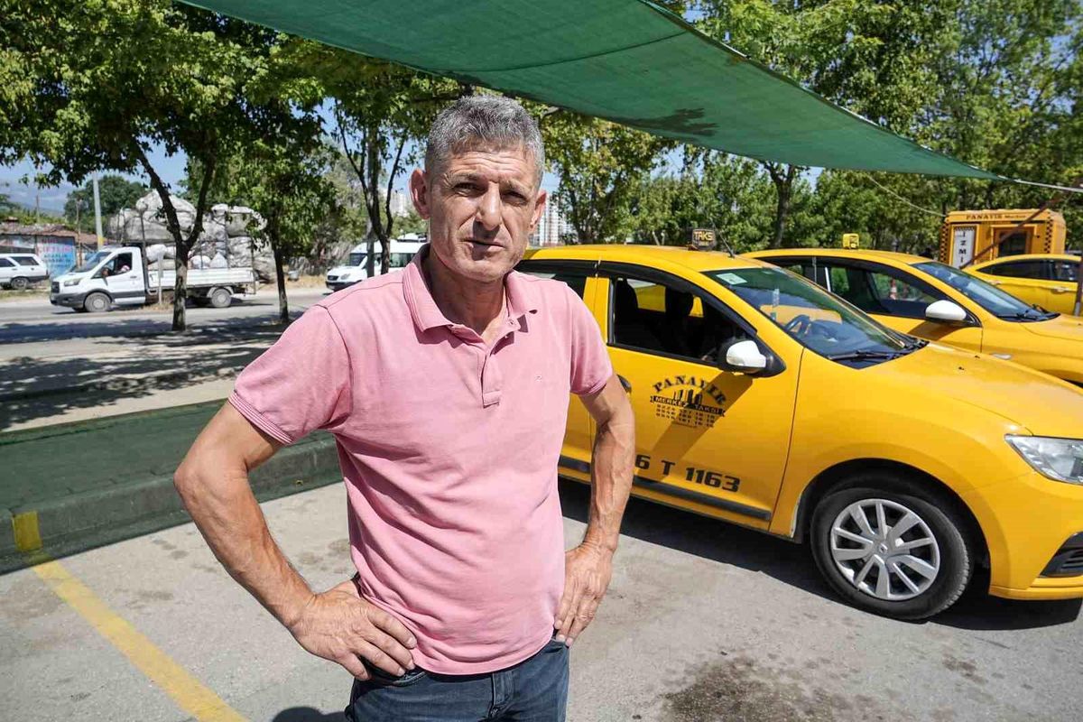 Bursa'da Taksi Durağı Başka Taksicilerin Saldırısına Uğruyor