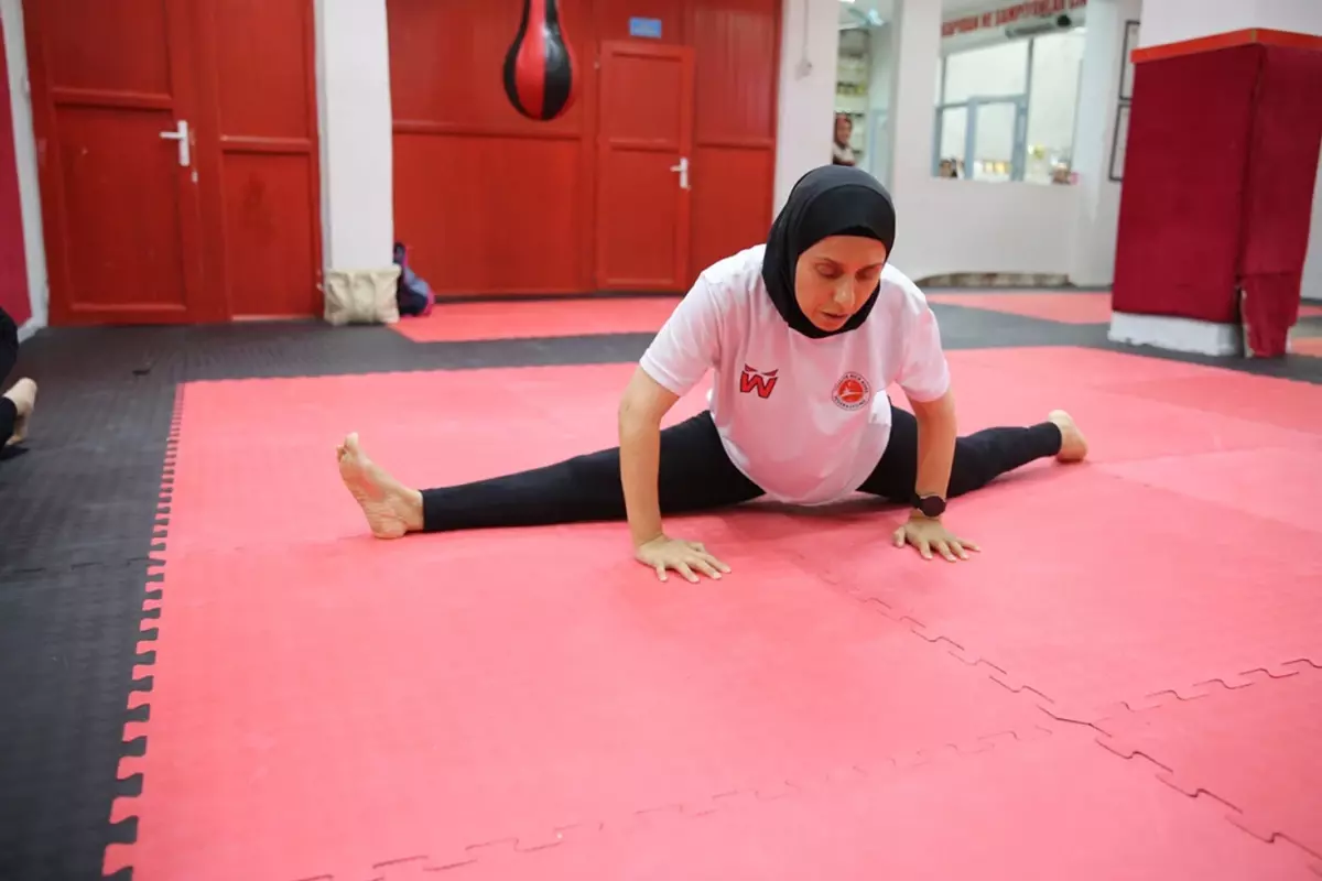 Tek böbrekle spor yapamazsın dediler! Oğluna böbreğini veren kadın sporcudan kick boksta dev başarı