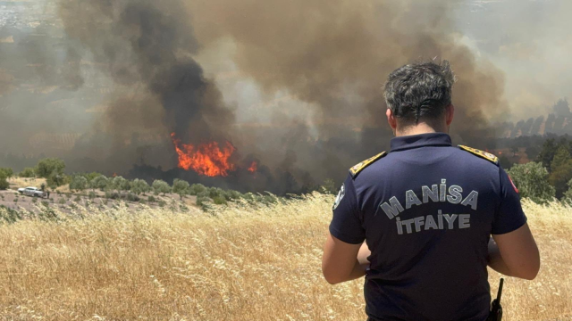 Fires continue in 3 provinces! Many houses turned to ashes, the power line exploded like a bomb