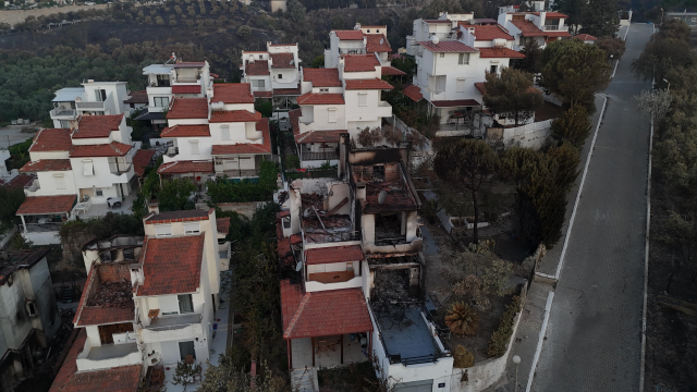 Fires continue in 3 provinces! Many houses turned to ashes, the power line exploded like a bomb