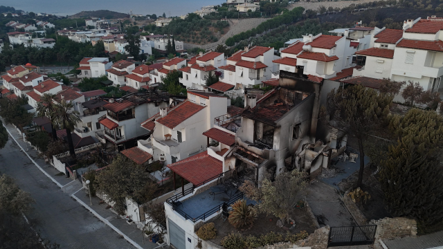 Fires continue in 3 provinces! Many houses turned to ashes, the power line exploded like a bomb