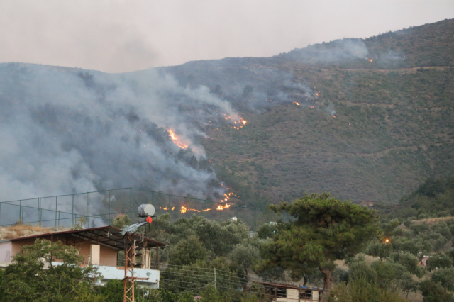 Fires continue in 3 provinces! Many houses turned to ashes, the power line exploded like a bomb