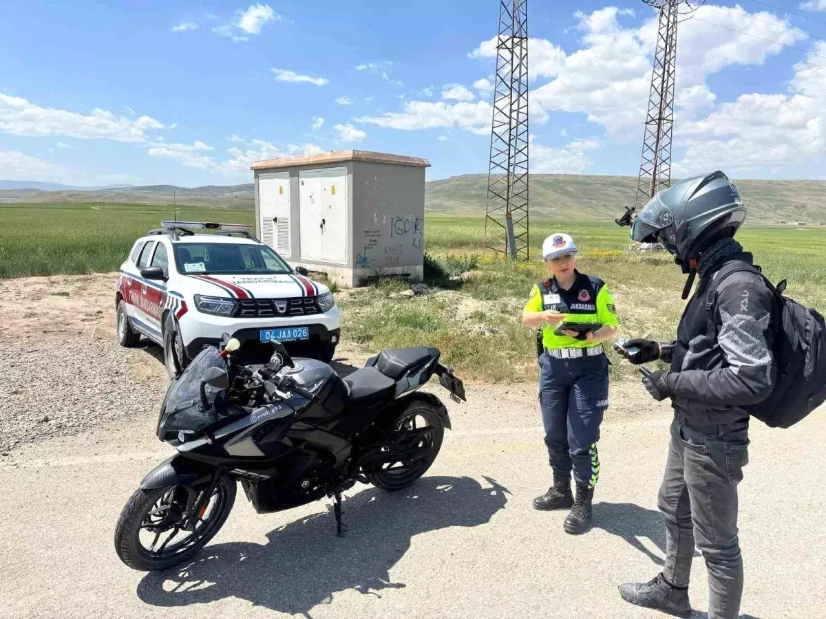 Ağrı'da Trafik Denetimleri: 89 Sürücüye Ceza, 27 Araç Trafikten Men Edildi