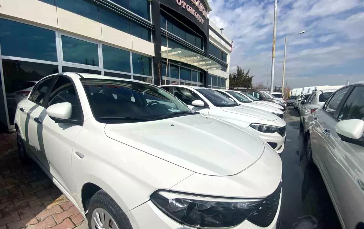 Konya'da İkinci El Araç Piyasası Faizlerin Düşmesini Bekliyor