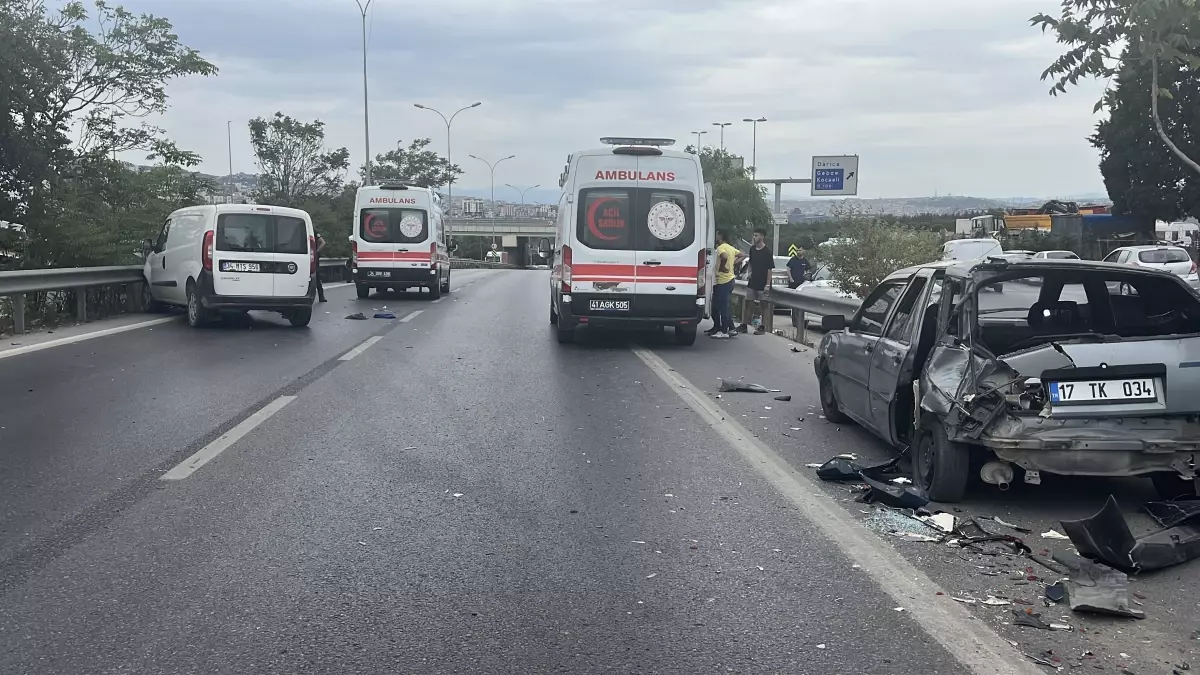 Kocaeli'de Motosiklet Kazası: İki Yaralı