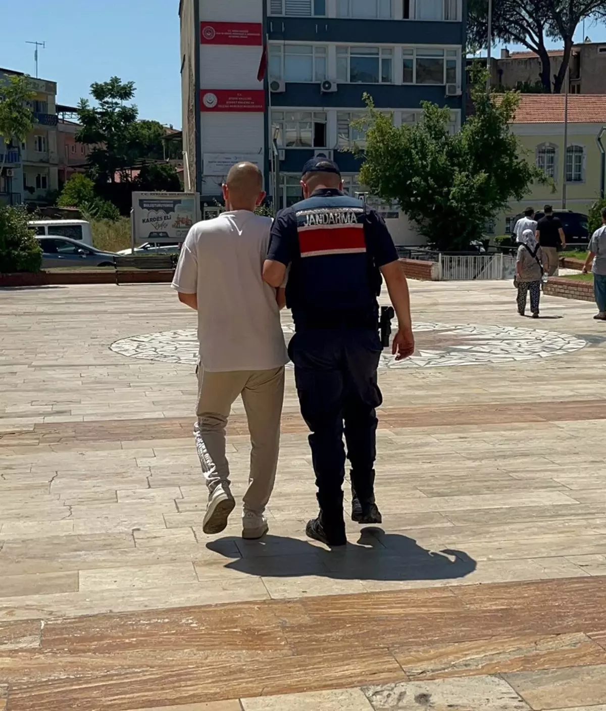 Aydın'da Aile İçi Kavga: Oğul Babayı Tüfekle Yaraladı