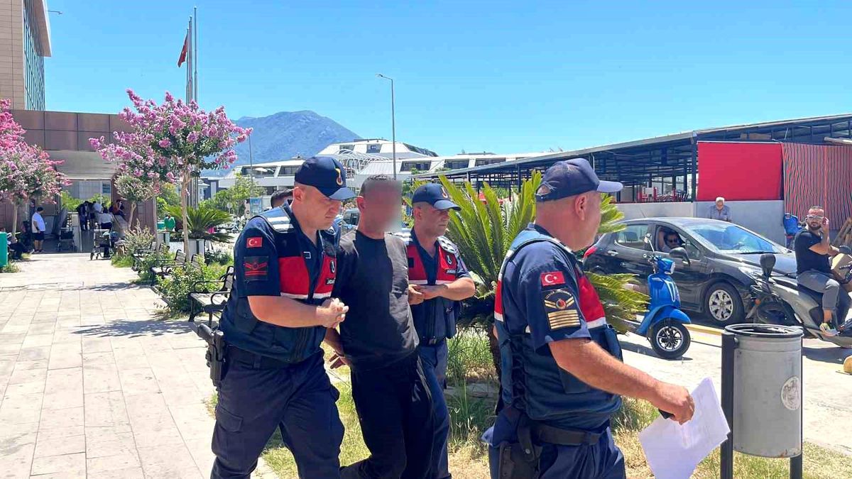Alanya'da Eski Eşi Tarafından Bıçaklanan Kadın Hastaneye Kaldırıldı