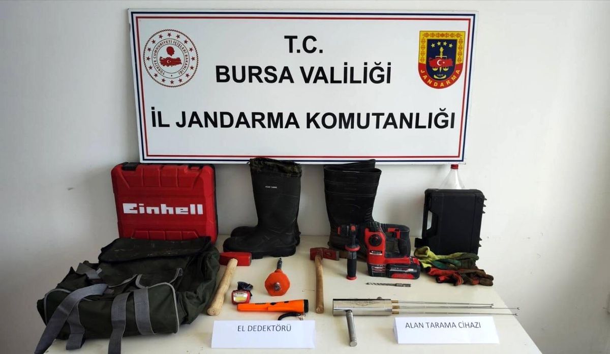 Bursa'da Kaçak Kazı Yapan İki Şüpheli Suçüstü Yakalandı