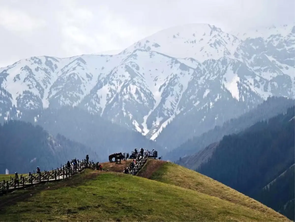 Xinjiang'da Yeni Turistik Otoyollar Tanıtıldı