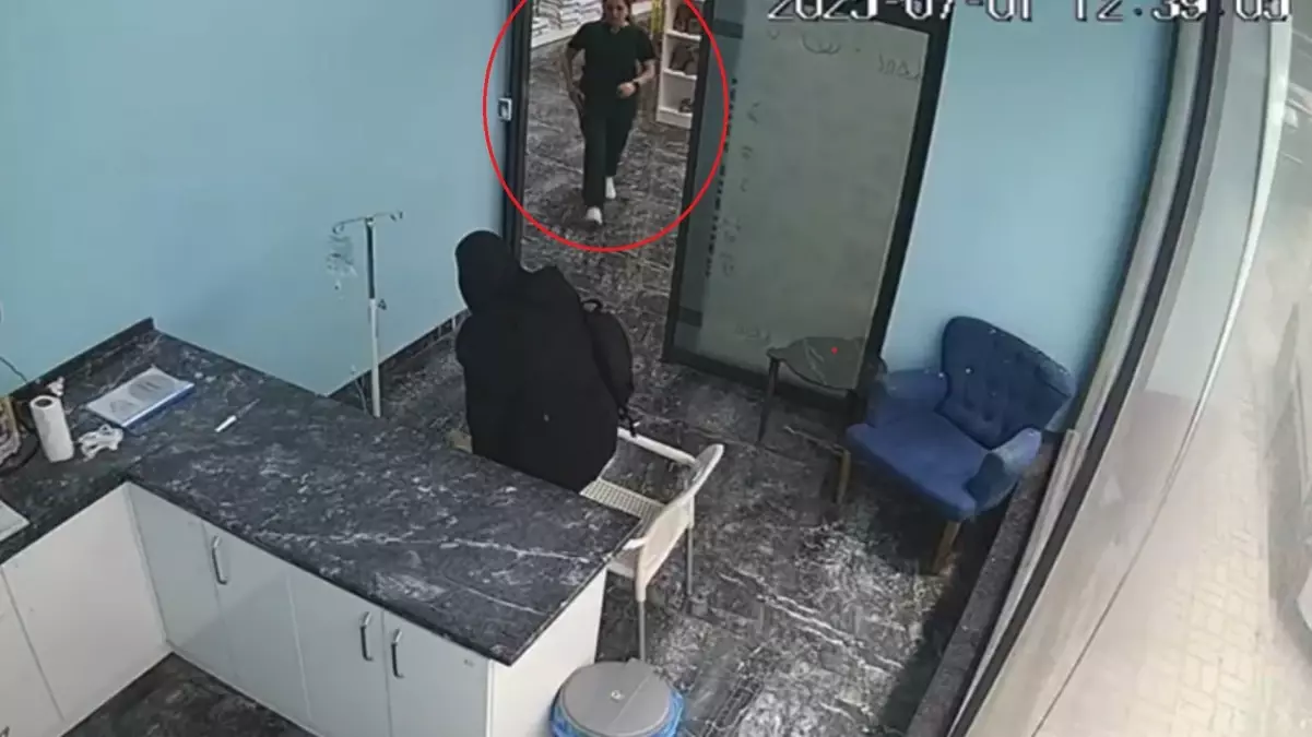 Gemlik'te Meydana Gelen Depremde Veterinerin Anlık Tepkisi Kameralara Yansıdı