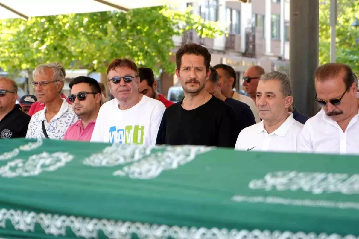 Uraz Kaygılaroğlu'nun Doğum Günü Acısı: Değerli Dedesi Vefat Etti