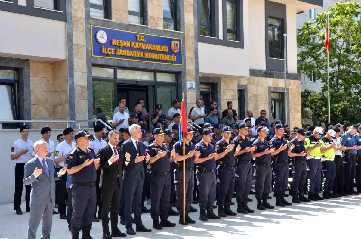 Edirne'de Trafik Kazasında Jandarma Astsubayı ve Eşi Hayatını Kaybetti