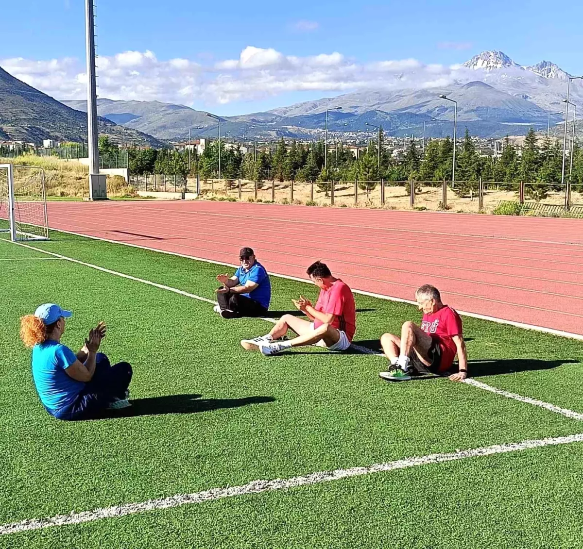 Erciyes Üniversitesi'nde Aile Yılı Sabah Sporu Etkinlikleri Başladı