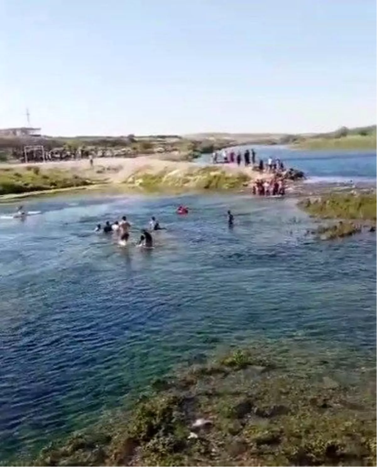 Fırat Nehri'nde Boğulma Tehlikesi: İki Genç Kurtarıldı