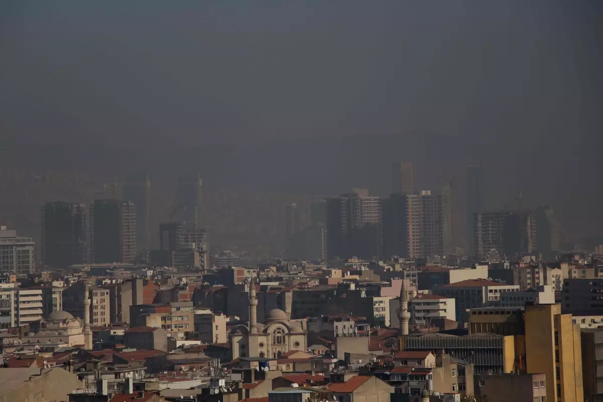 İzmir'de Hava Kirliliği Alarmı: Acil Eylem Planı Gerekiyor