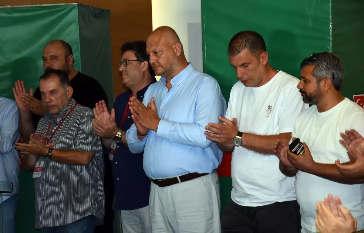 Karşıyaka Spor Kulübü Mali Kriz İçinde: Yönetim Yol Ayrımında