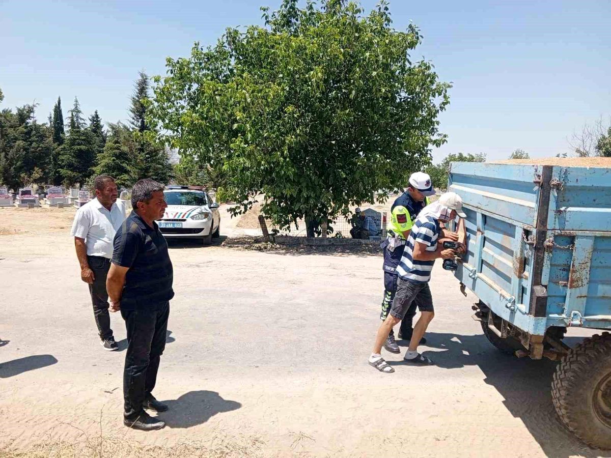 Kırklareli'nde Jandarmadan Traktör Sürücülerine Trafik Eğitimi