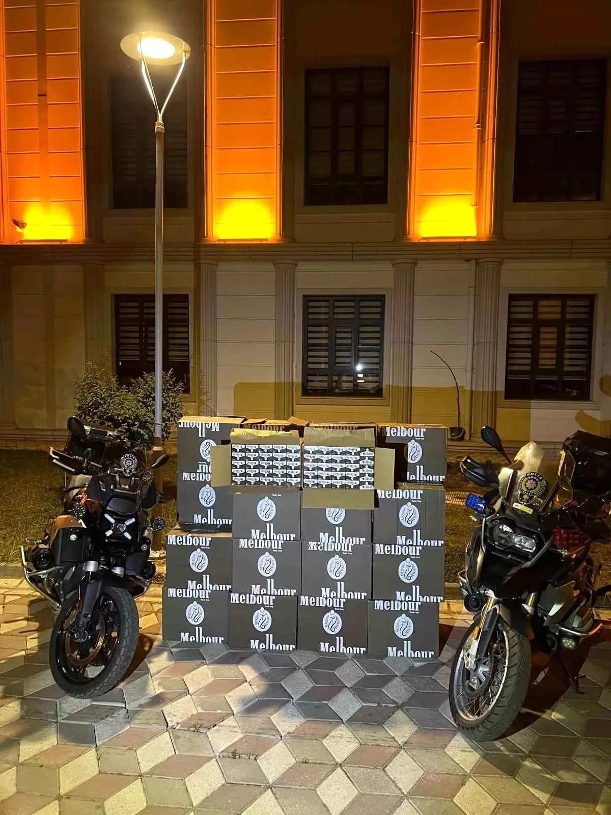 Kocaeli'de Bandrolsüz 1500 Paket Sigara Ele Geçirildi