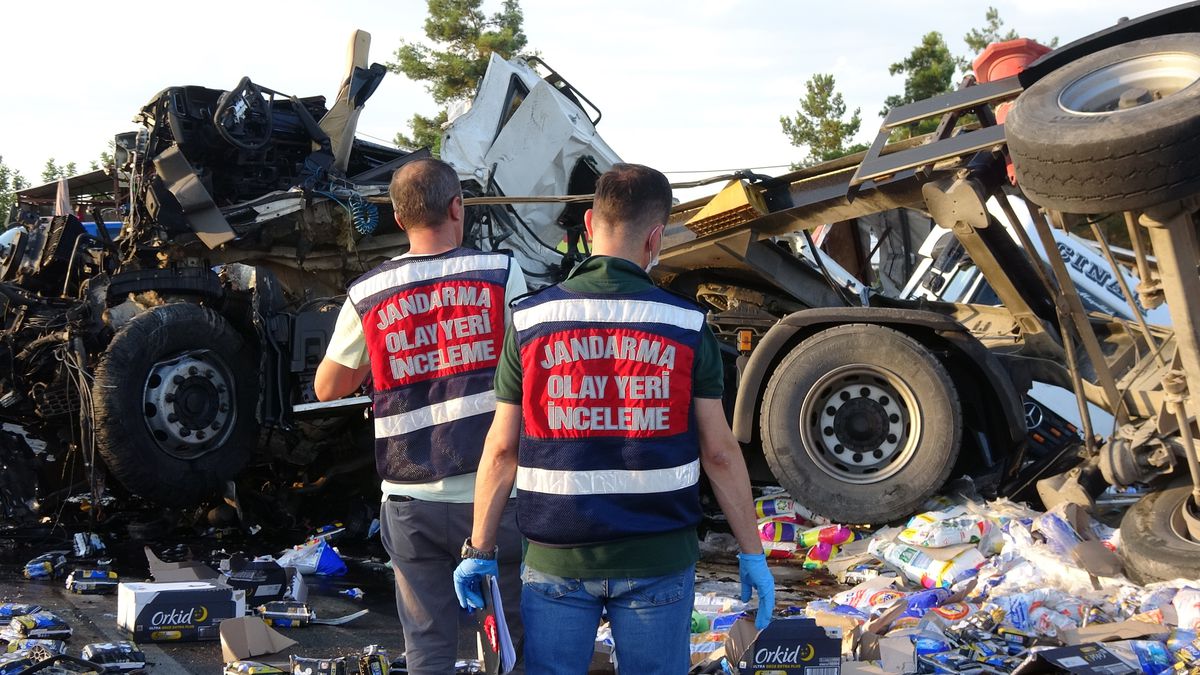 Antalya'da Feci Kaza: 1 Ölü, 1 Yaralı