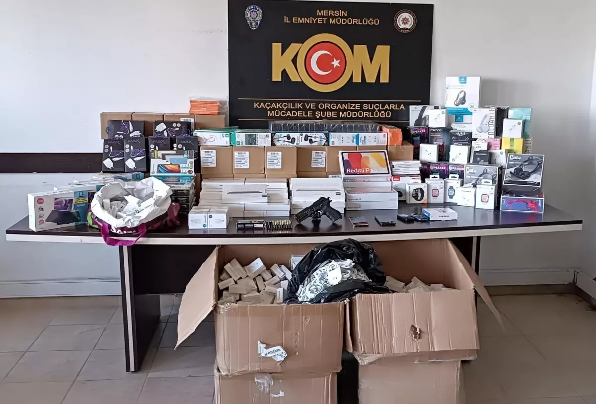 Mersin'de Gümrük Kaçağı Cep Telefonu Operasyonu: 12 Gözaltı