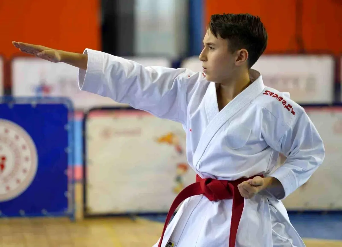 Kırıkkale'de Anadolu Yıldızlar Ligi Karate Müsabakaları Başladı
