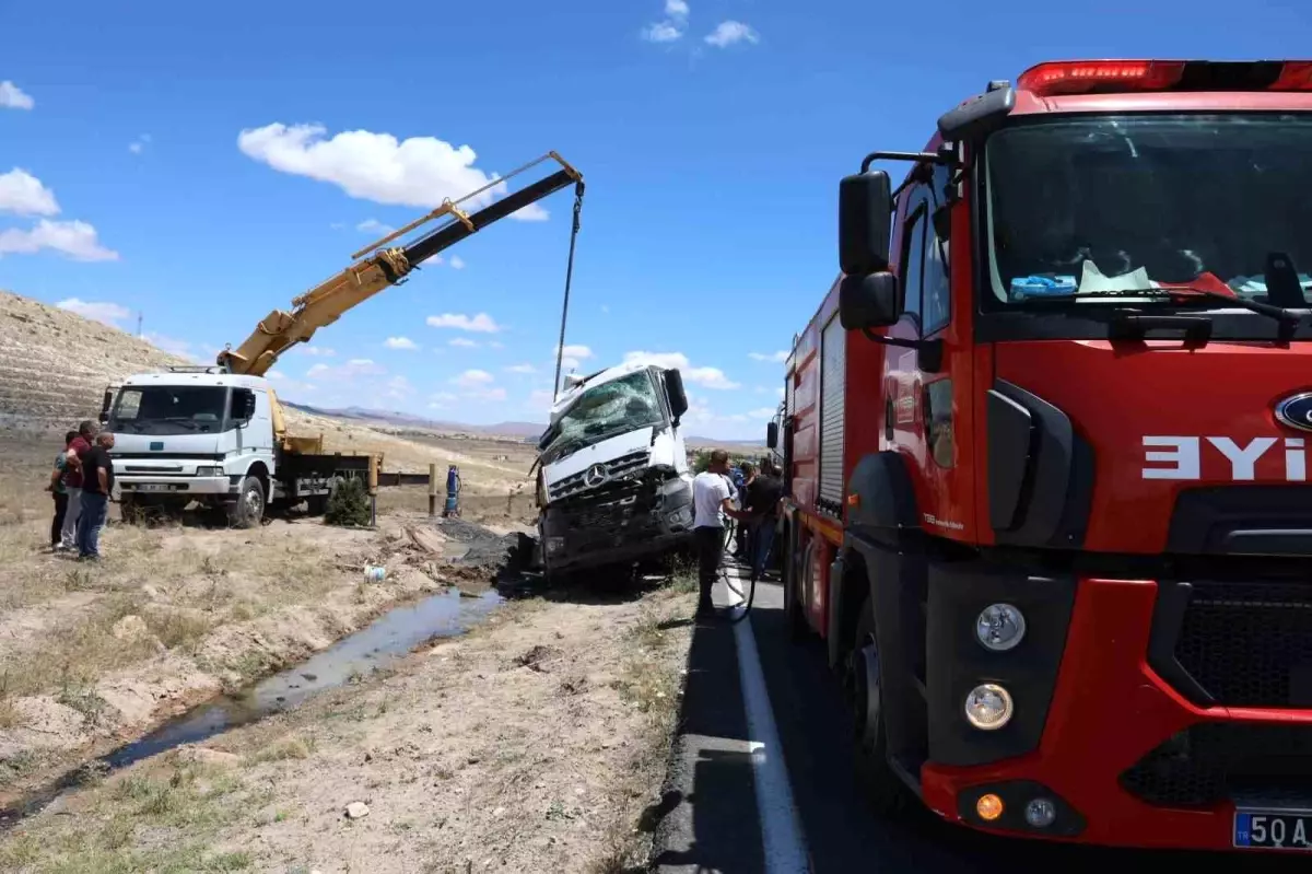 Nevşehir'de Beton Mikserinin Devrilmesi: Sürücü Yaralandı
