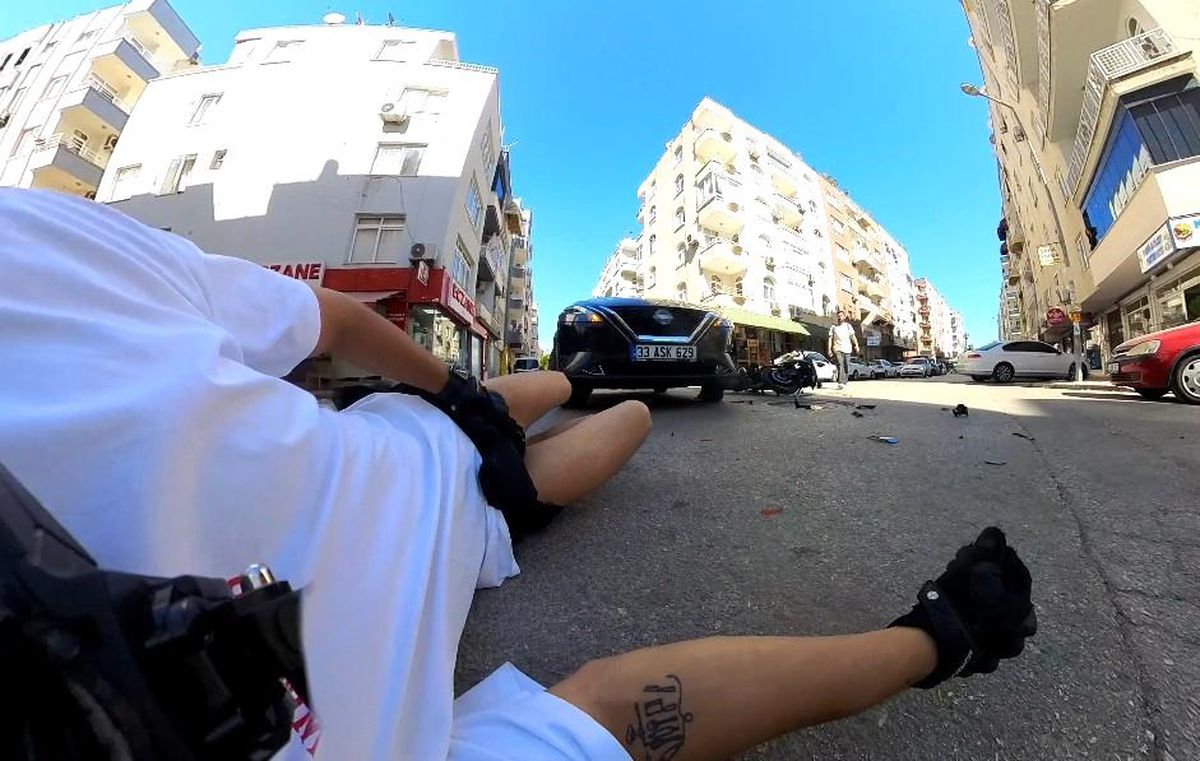 Mersin'deki Motosiklet Kazası Güvenlik Kamerasında