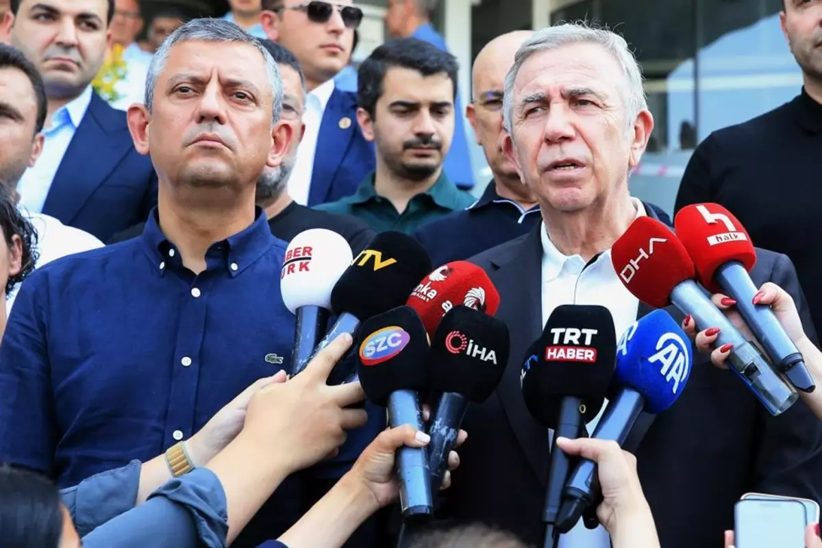 Özel ve Yavaş, Leman'ın skandal karikatürü konusunda ters düştü