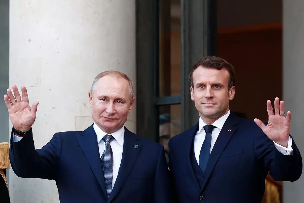 Putin ile Macron arasında yaklaşık 3 yılın ardından ilk görüşme