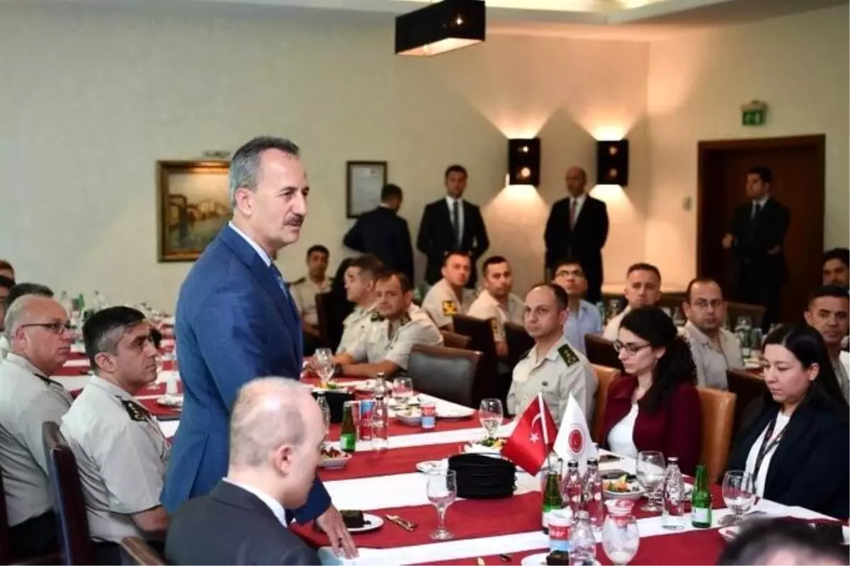 Savunma Sanayii Başkanı Haluk Görgün, Yeni Askeri Ataşelerle Bir Araya Geldi