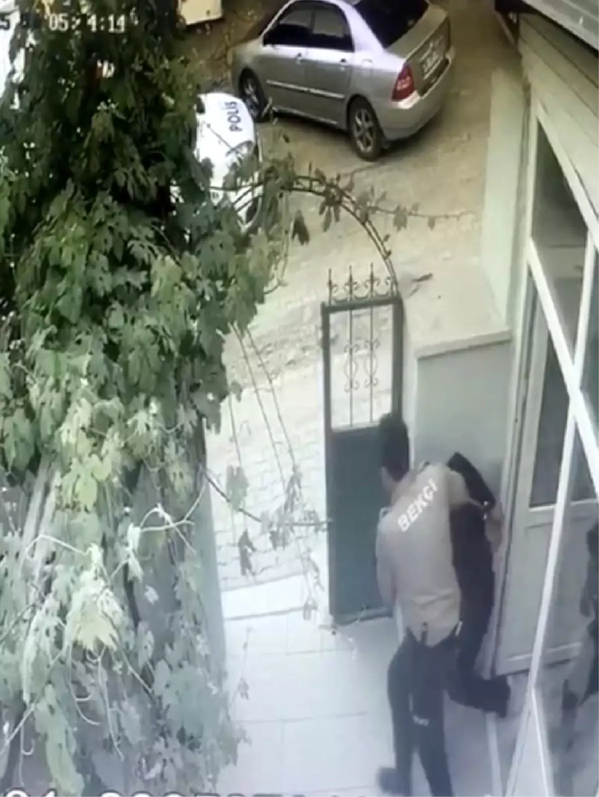 Hırsız Camide Saklanırken Yakalandı