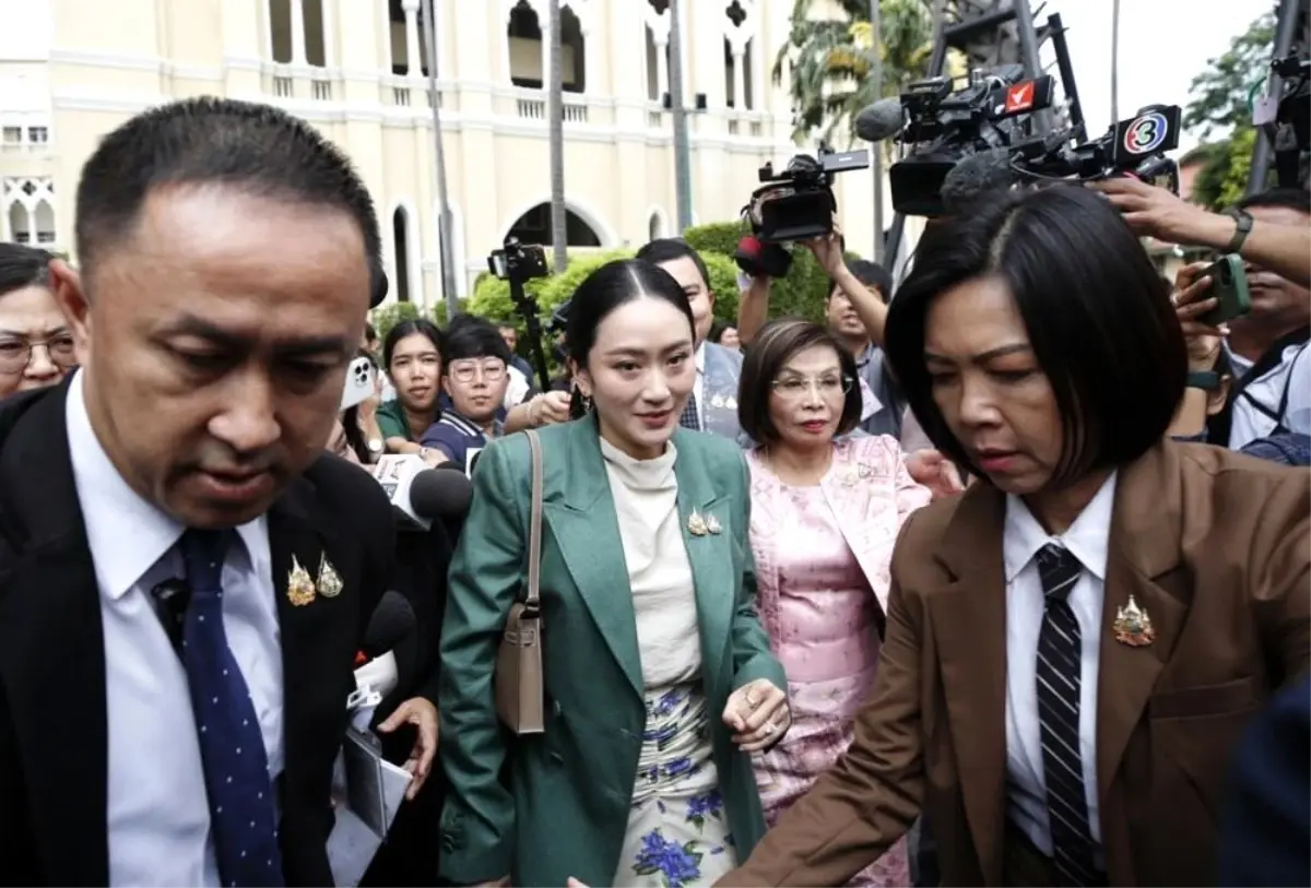 Tayland Başbakanı Shinawatra, Eski Kamboçya Lideri ile Görüşmeleri Nedeniyle Görevden Uzaklaştırıldı