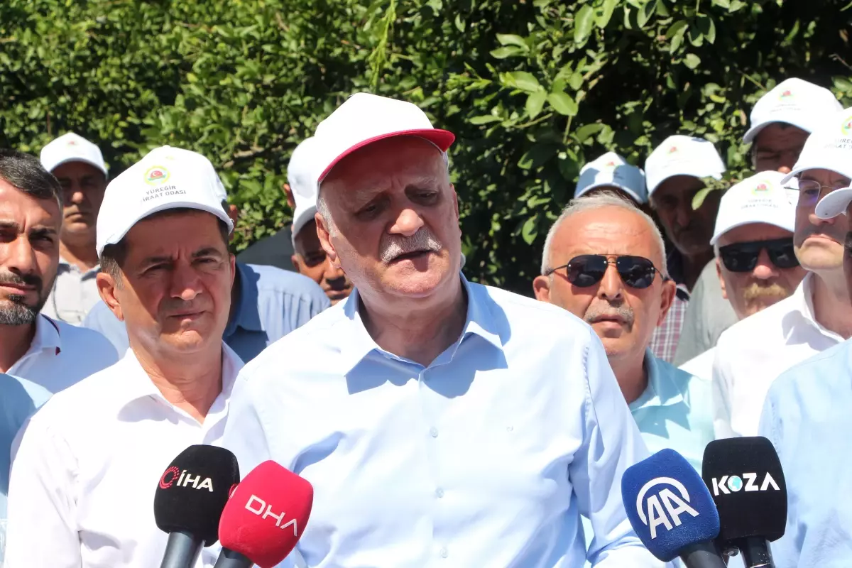 Bayraktar, Adana'da Çiftçilerle Sorunları Konuştu
