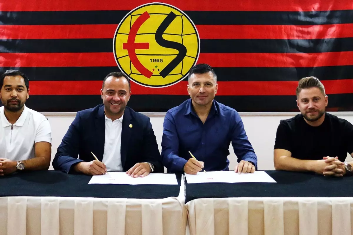 3. Lig'de kriz! İki takımla birden anlaştı, birine imza attı