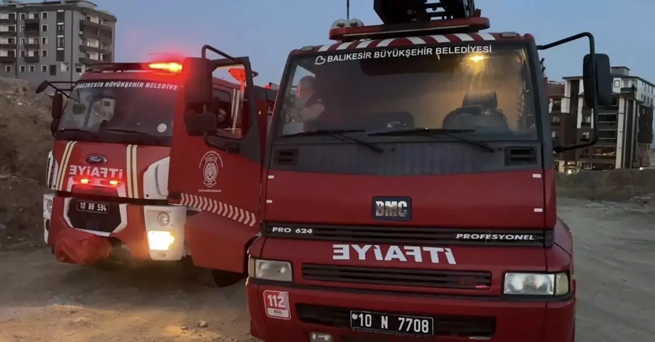 Edremit'te Zeytinlikte Çıkan Yangın Ormana Sıçramadan Kontrol Altına Alınmaya Çalışılıyor