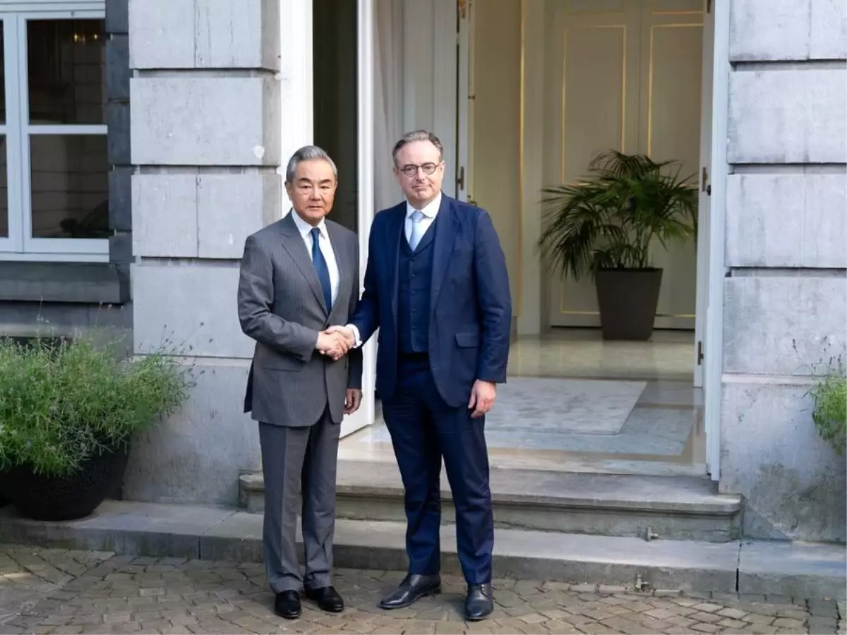 Belçika Başbakanı De Wever ile Çin Dışişleri Bakanı Wang Yi Görüştü